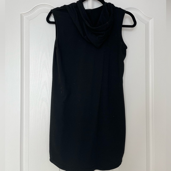SHEIN Sleeveless Dress with Hood - Picture 6 of 6